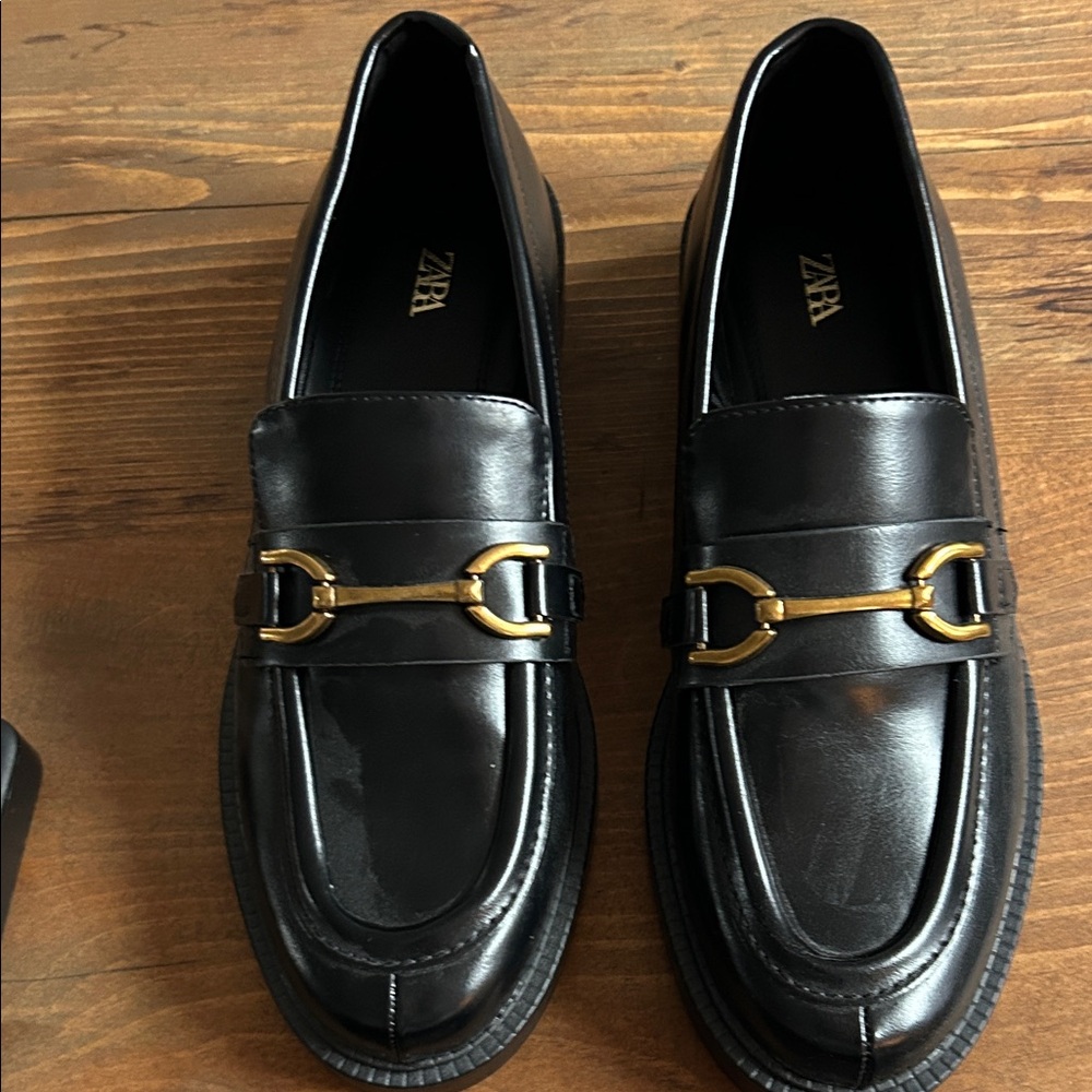 Zara Women's Black Flats with Gold Detailing